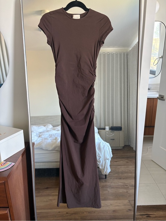 Sezane Dresses & Skirts - Sezane Dark Brown Short Sleeve Ruched Maxi Dress